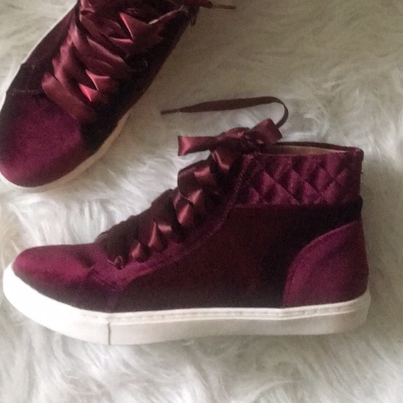 Steve Madden Purple Velvet Endira Sneakers - Picture 6 of 8